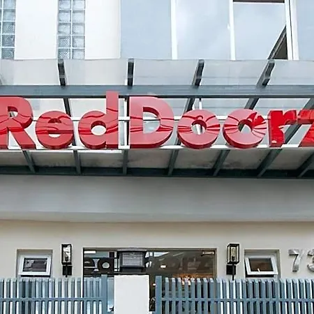 Reddoorz Plus @ Torre De Manuel Residences 1