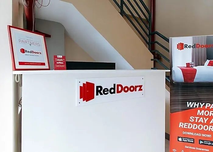 Reddoorz @ Torre De Manuel Residences 1 호텔