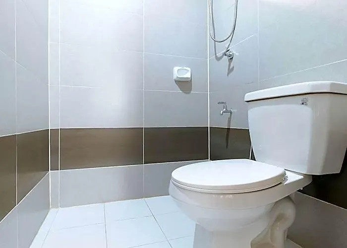 Reddoorz @ Torre De Manuel Residences 1 호텔 3*