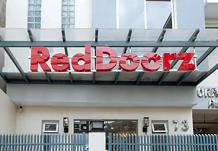 호텔 Reddoorz @ Torre De Manuel Residences 1 3*