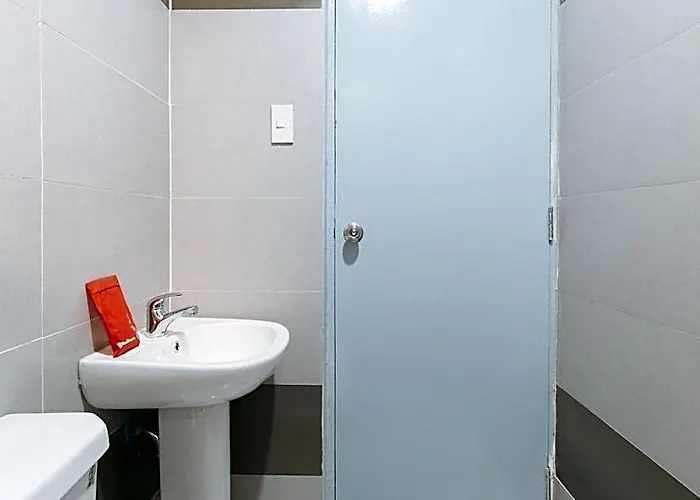 Reddoorz @ Torre De Manuel Residences 1 3*
