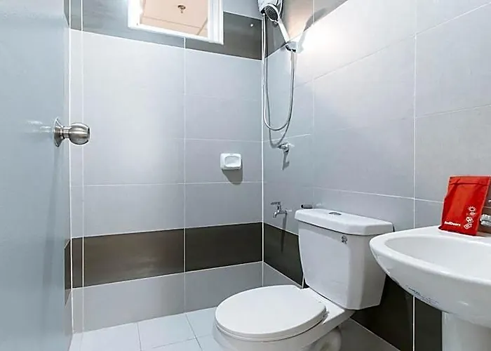 Reddoorz @ Torre De Manuel Residences 1 호텔
