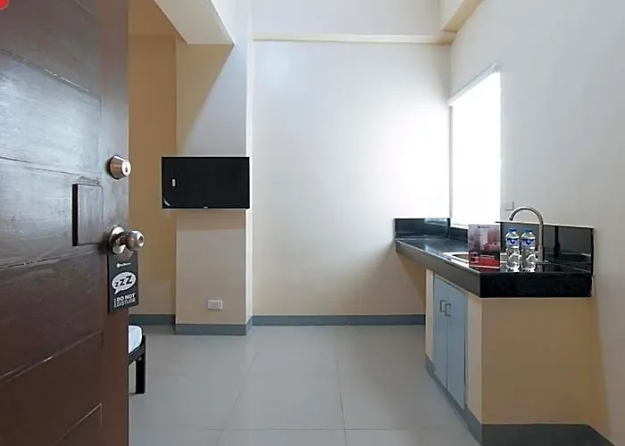 Reddoorz @ Torre De Manuel Residences 1 호텔 3*